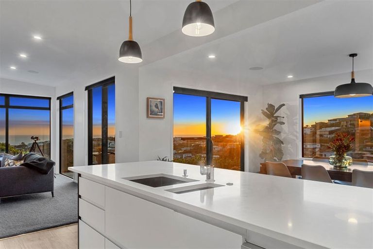 Photo of property in 17 Drayton Drive, Mount Pleasant, Christchurch, 8081