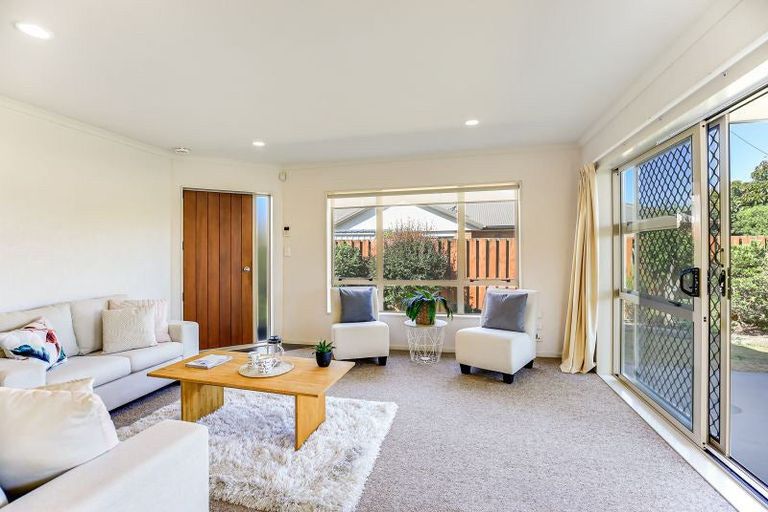 Photo of property in 18b Abergeldie Way, Cambridge, 3434