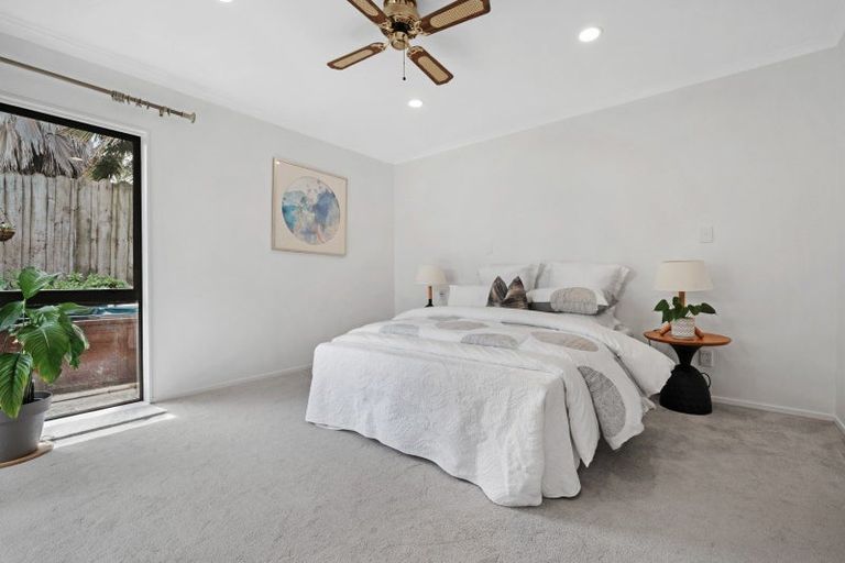 Photo of property in 9 Canonbie Place, East Tamaki Heights, Auckland, 2016