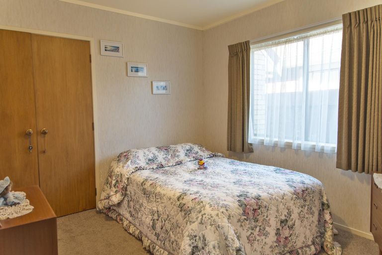 Photo of property in 12 Foxbridge Lane, Conifer Grove, Takanini, 2112