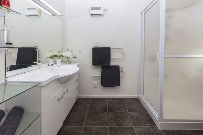 Photo of property in 2/37 Avonhead Road, Avonhead, Christchurch, 8042