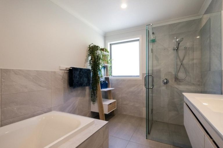 Photo of property in 24b Sunnyvale Road, Swanson, Auckland, 0614