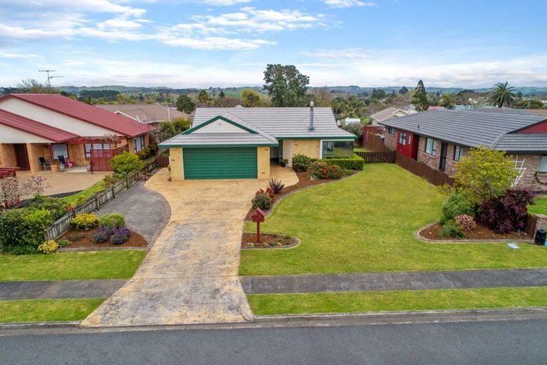 Photo of property in 9 Brookesmith Drive, Waiuku, 2123