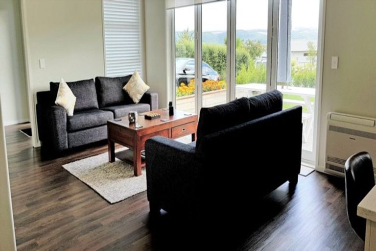 Photo of property in 1 Peregrine Place, Kinloch, Taupo, 3377