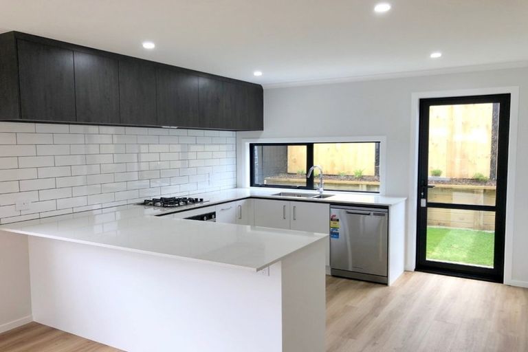 Photo of property in 7 Desert Gold Lane, Wallaceville, Upper Hutt, 5018