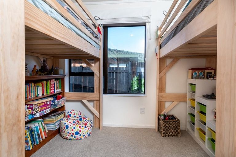 Photo of property in 1/11 Javelin Place, West Harbour, Auckland, 0618