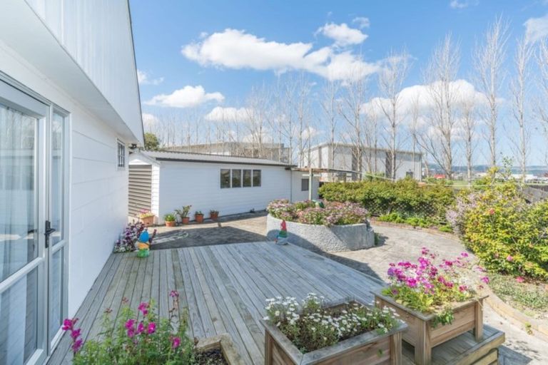 Photo of property in 66 Hillcrest Drive, Kelvin Grove, Palmerston North, 4414