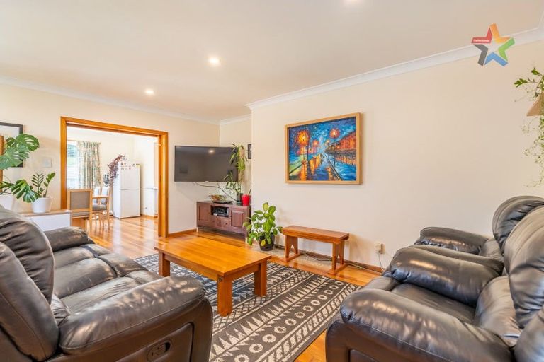 Photo of property in 30 Kiwi Crescent, Tawa, Wellington, 5028