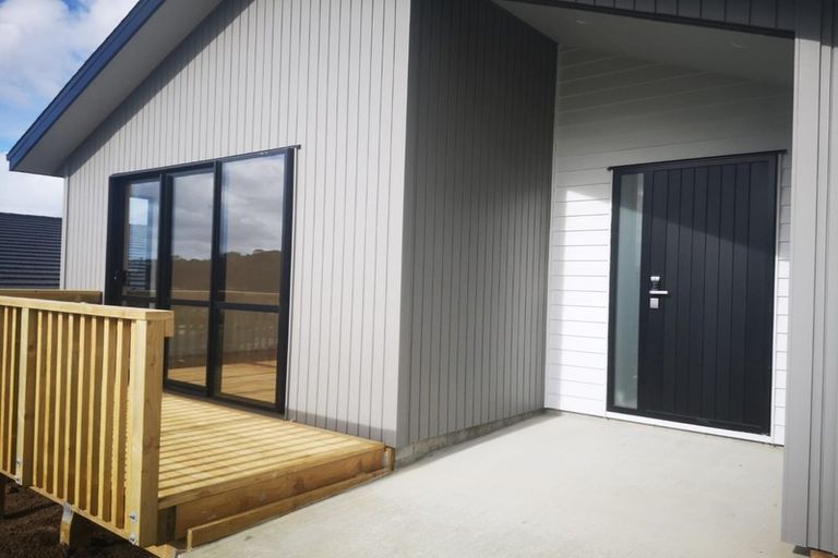 Photo of property in 4 Joseph Kokich Avenue, Swanson, Auckland, 0614