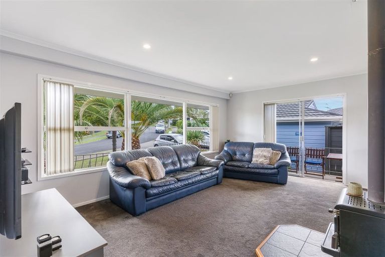 Photo of property in 3 Stansfield Place, Sunnyhills, Auckland, 2010