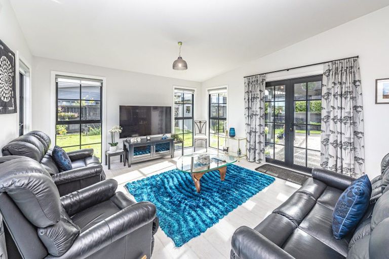 Photo of property in 8 Lithgow Drive, Otamatea, Whanganui, 4500
