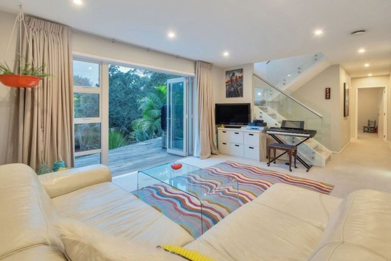 Photo of property in 15 Anakiwa Place, Milford, Auckland, 0620
