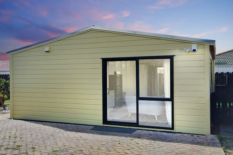 Photo of property in 15 Heathridge Place, Burswood, Auckland, 2013