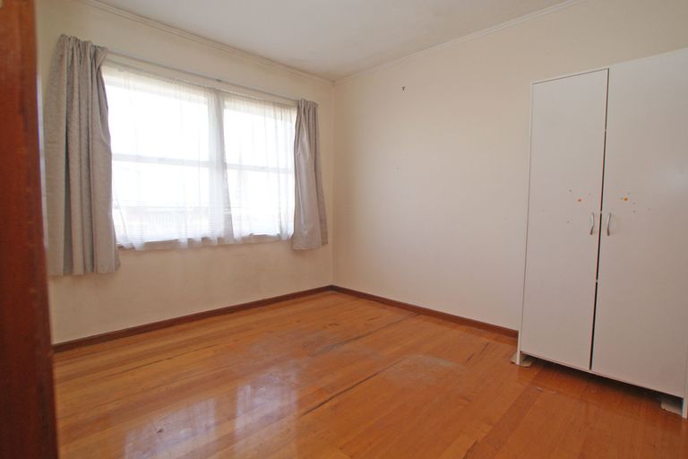 Photo of property in 1/2 Archibald Road, Kelston, Auckland, 0602