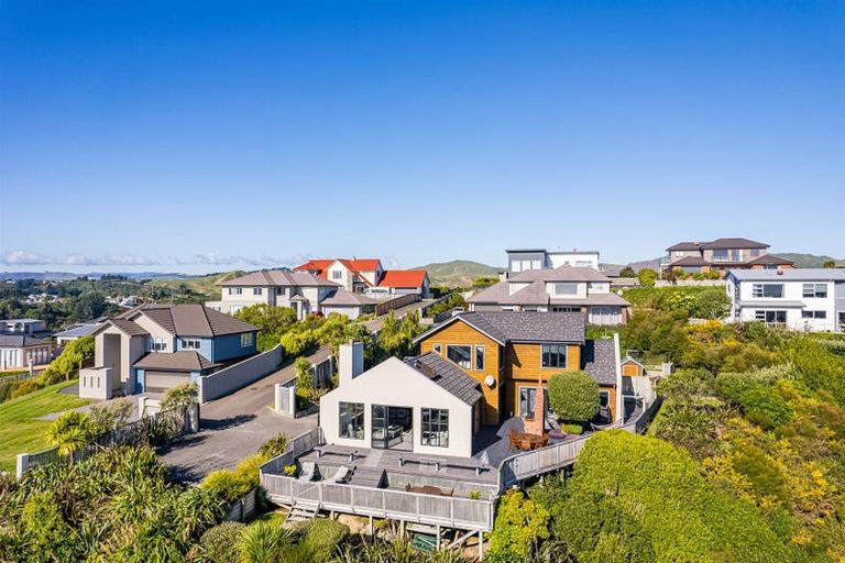 Photo of property in 16 Kahurangi Heights, Aotea, Porirua, 5024
