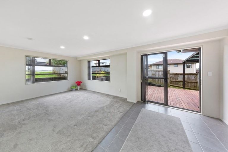 Photo of property in 103 Keri Vista Rise, Papakura, 2110
