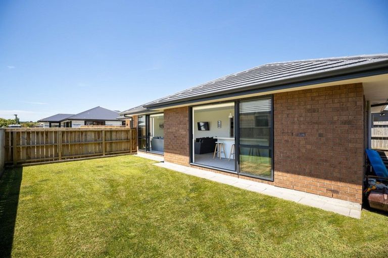 Photo of property in 15 Nukuroa Close, Waitara, 4320