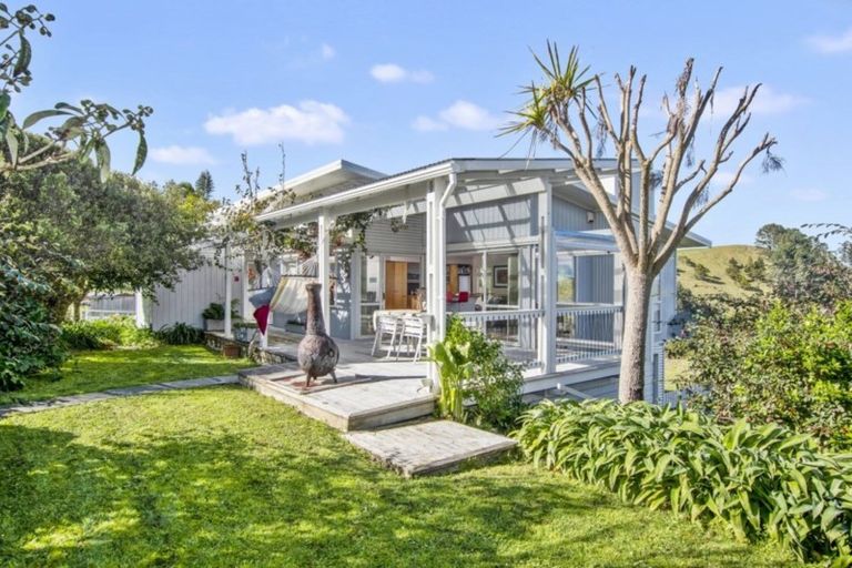 Photo of property in 22 Oxford Street, Whakapirau, Maungaturoto, 0583