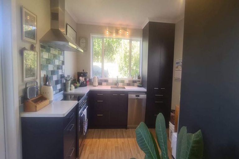 Photo of property in 10 Puriri Road, Waikanae, 5036