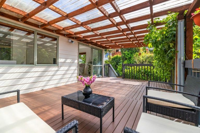 Photo of property in 2/8 Tallington Crescent, Torbay, Auckland, 0630