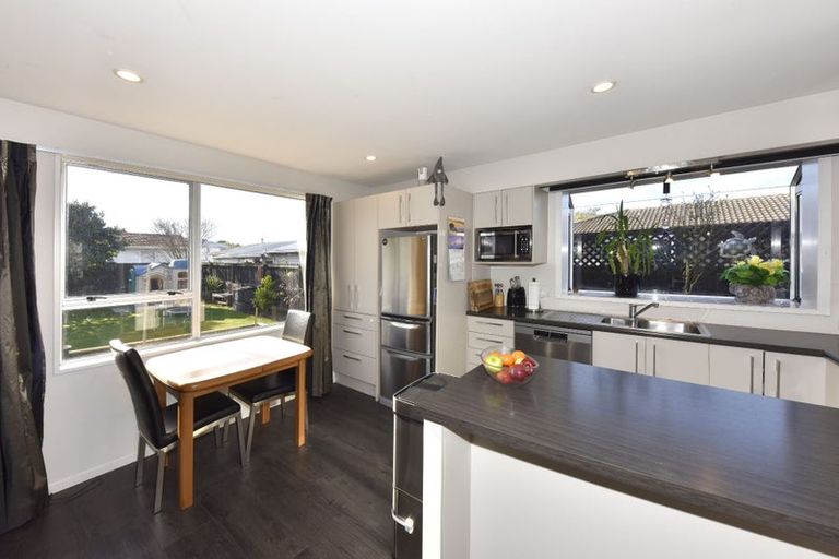 Photo of property in 55 Solomon Avenue, Redwood, Christchurch, 8051