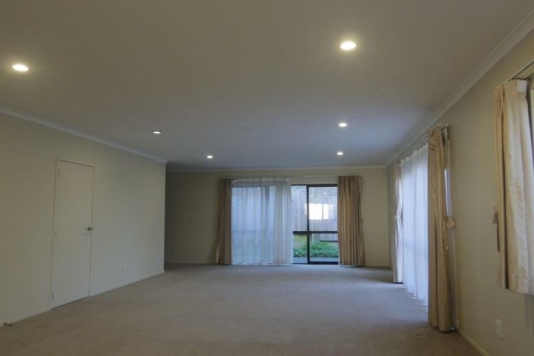 Photo of property in 42 Springvale Drive, Fairview Heights, Auckland, 0632