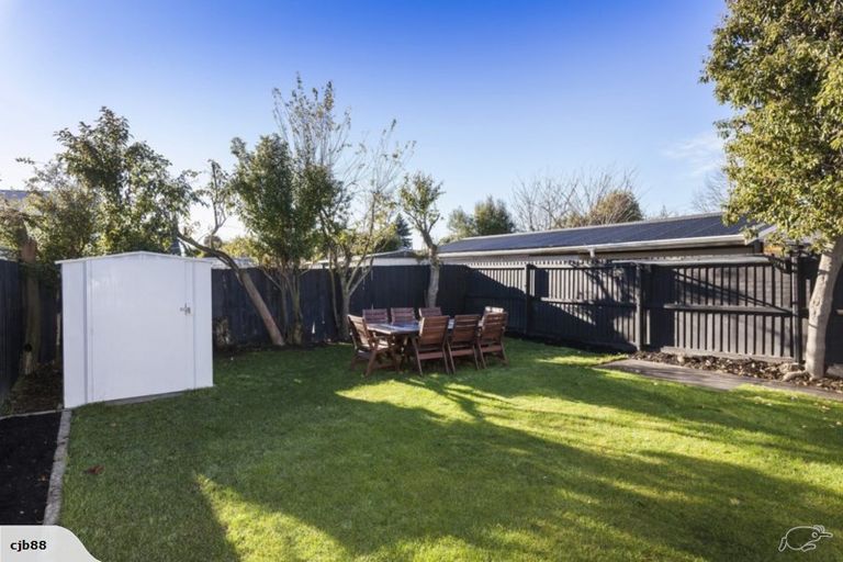 Photo of property in 2/320 Memorial Avenue, Burnside, Christchurch, 8053