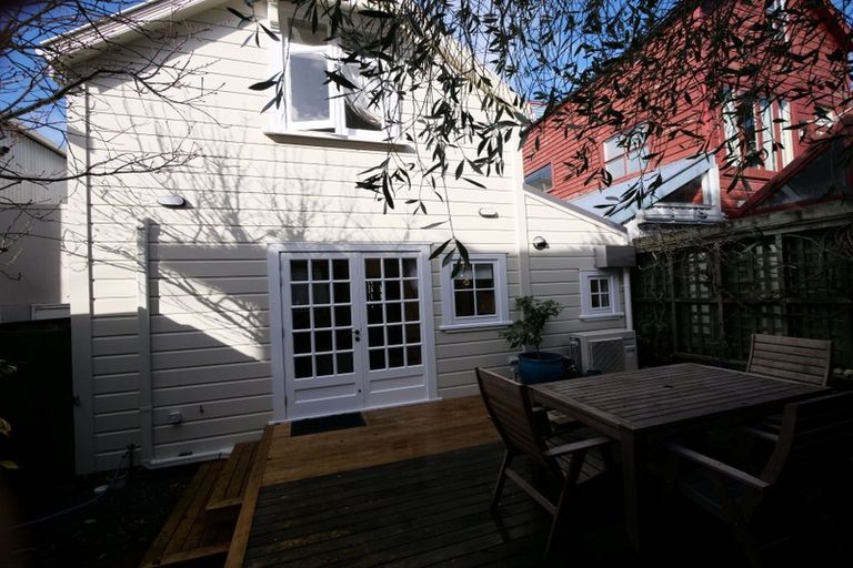 Photo of property in 6 Brougham Street, Mount Victoria, Wellington, 6011