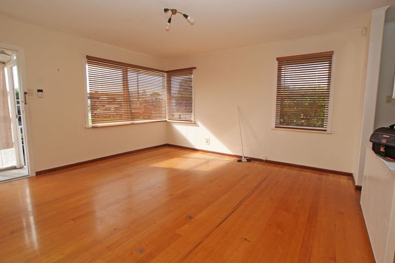 Photo of property in 1/2 Archibald Road, Kelston, Auckland, 0602