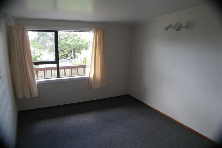 Photo of property in 2/135 Glenfield Road, Hillcrest, Auckland, 0626