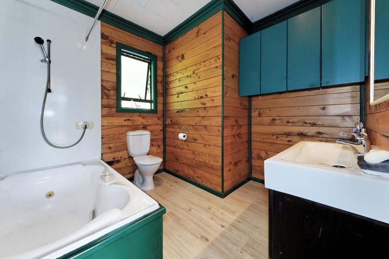 Photo of property in 40 Wood Bay Road, Titirangi, Auckland, 0604