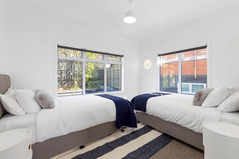 Photo of property in 277 Queens Drive, Lyall Bay, Wellington, 6022