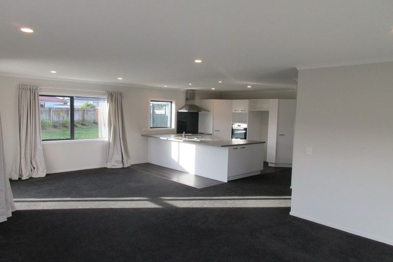 Photo of property in 25 Gallipoli Place, Paraparaumu, 5032