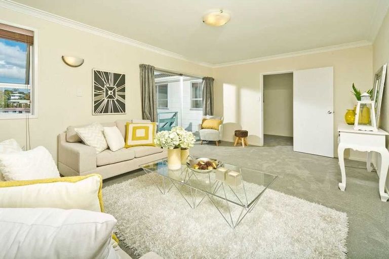 Photo of property in 2/12 Datura Place, Sunnynook, Auckland, 0620