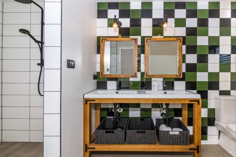 Photo of property in 2 Peregrine Place, Kinloch, Taupo, 3377