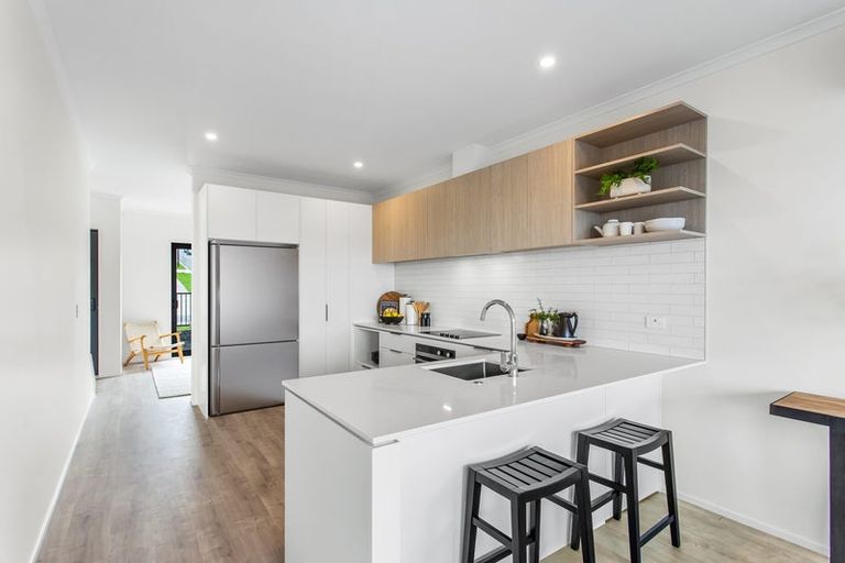 Photo of property in 17 William Calvert Drive, Swanson, Auckland, 0614