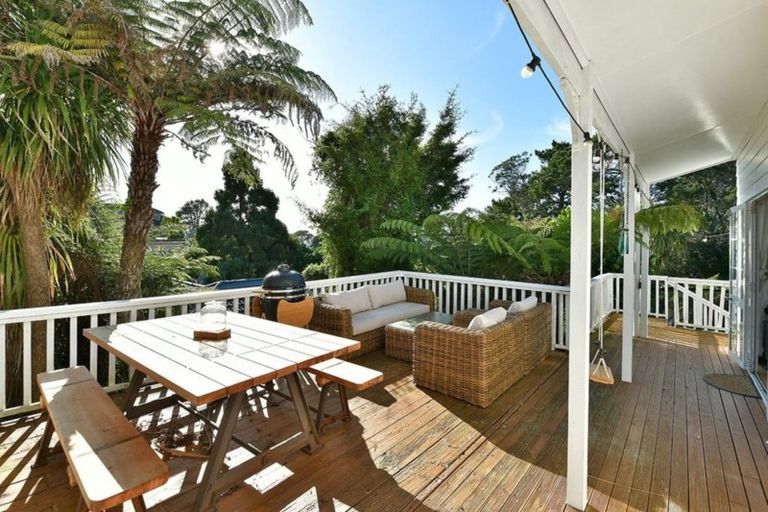 Photo of property in 2/56 Nigel Road, Browns Bay, Auckland, 0630