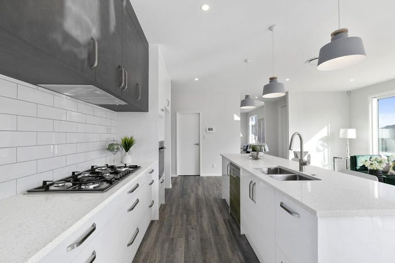 Photo of property in 10 Bine Crescent, Orewa, 0931