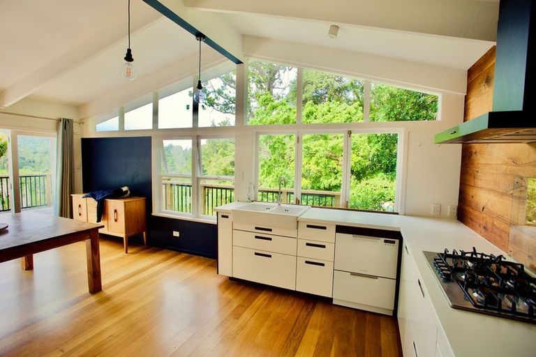 Photo of property in 14 Tinopai Road, Titirangi, Auckland, 0604