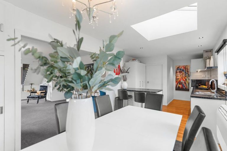 Photo of property in 21 Greendale Avenue, Avonhead, Christchurch, 8042