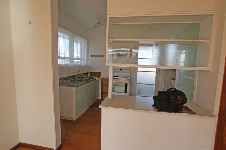 Photo of property in 1/2 Archibald Road, Kelston, Auckland, 0602