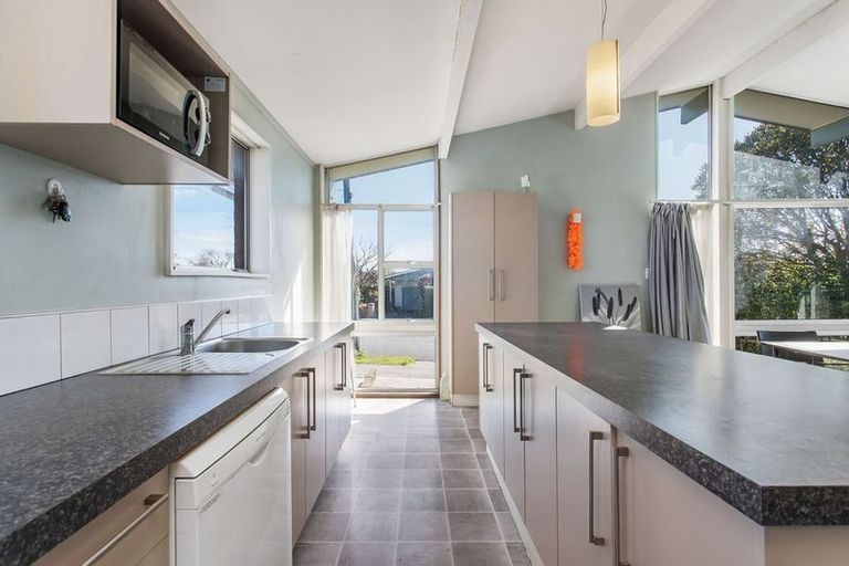 Photo of property in 1/166 Avonhead Road, Avonhead, Christchurch, 8042