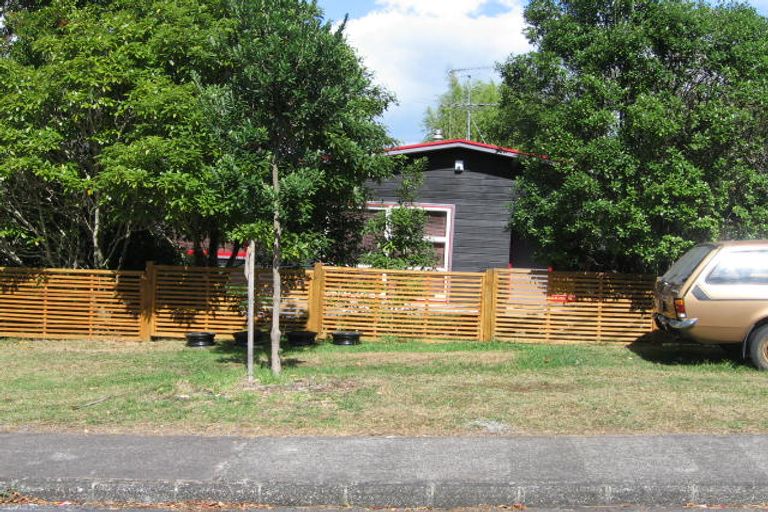 Photo of property in 106 Cliff View Drive, Green Bay, Auckland, 0604
