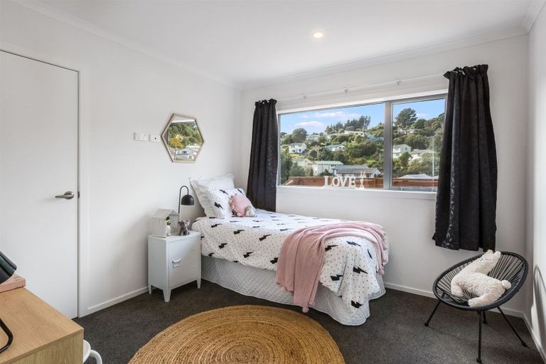 Photo of property in 177a Sievers Grove, Cannons Creek, Porirua, 5024