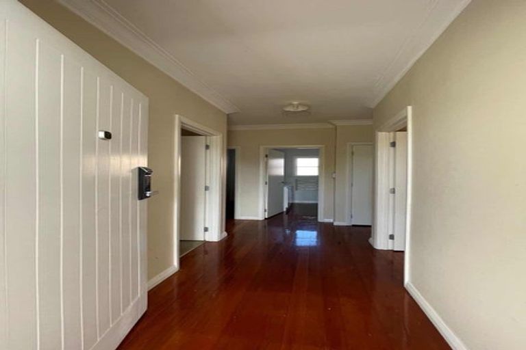 Photo of property in 19 Koromiko Street, New Lynn, Auckland, 0600