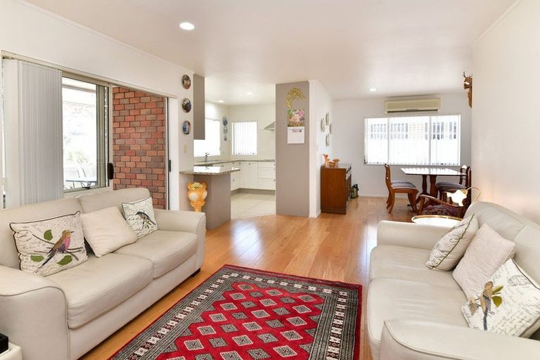 Photo of property in 110 Lakeside Drive, Orewa, 0931