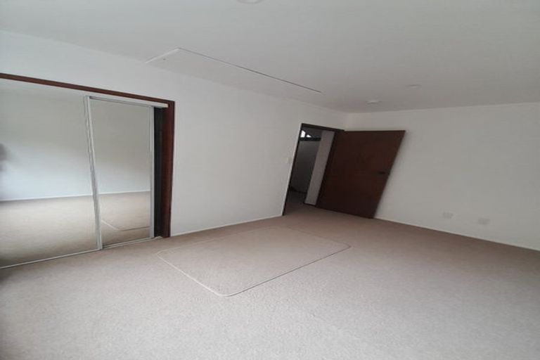 Photo of property in 2/126 Island Bay Road, Beach Haven, Auckland, 0626