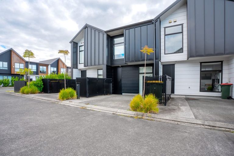Photo of property in 2 Tuputupu Drive, Kumeu, 0810