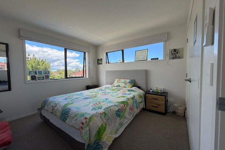 Photo of property in 2/66 Neil Avenue, Te Atatu Peninsula, Auckland, 0610