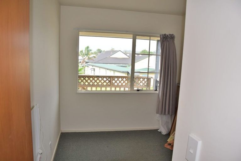 Photo of property in 13 Noel Williams Place, Windsor Park, Auckland, 0630